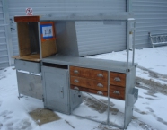 Półka uniwersalna metalowa. Bardzo solidnie zrobiona, drzwiczki pancerne<br />
Wymiary:<br />...