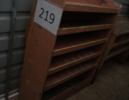 Nr. 219<br />
Półka uniwersalna.<br />
Wymiary:<br />
Dł - 105 cm<br />
Wys - 130 cm<br />...
